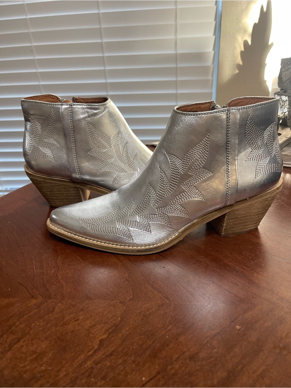 BEAST FASHION Adela boots  Silver Bootie